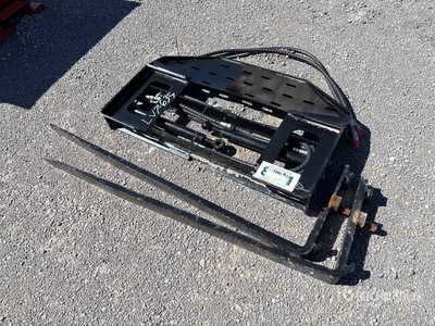 2025 GIYI GY-SF60 60 in Hydraulic Sliding Skid Steer Forks (Unused)