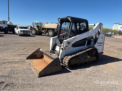 Bobcat T590 を見 Compact Track Loader