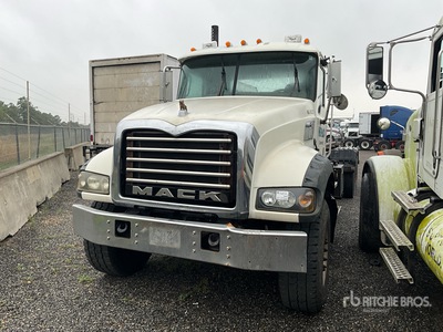 2008 Mack GU713 Granite 6x4 Ciężarówka typu Roll-Off (Inoperable)