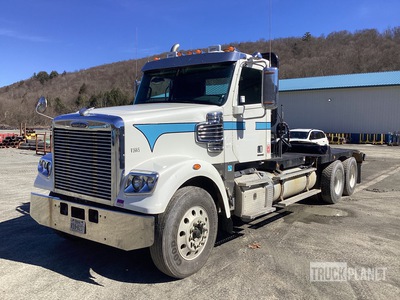 2013 Freightliner CORONADO 12 6x4 Ciągnik siodłowy T/A z kabiną dzienną