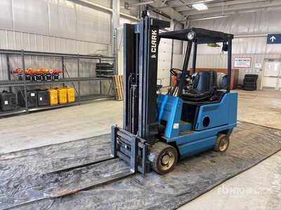 Clark GCS25MC 4150 lb Cushion Tire Carrelli Elevatori