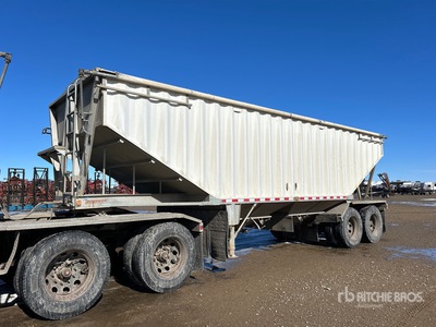 2002 Doepker Super B-Train Pup Remorque à grains