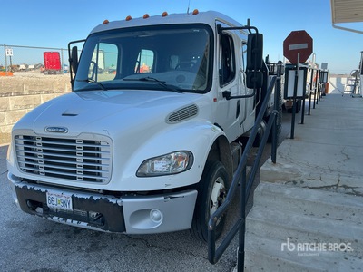 2018 Freightliner M2 106 Camión Porta Carretes