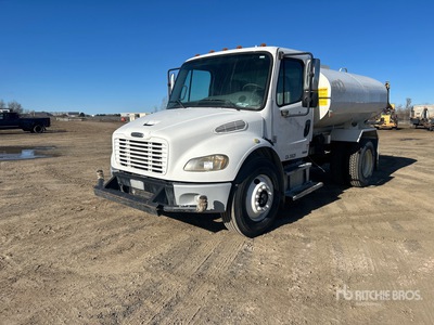 2005 Freightliner M2 2000 gal 4x2 Camion cisterna de agua