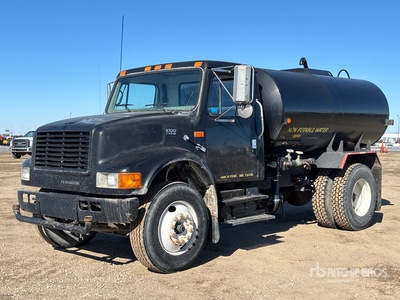 2000 International 4700 4x2 Camion à eau