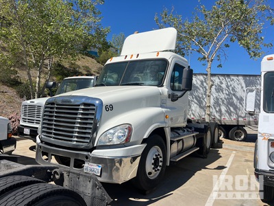 2014 Freightliner Cascadia 125 6x4 T/A Day Cab Truck Tractor (Inoperable)