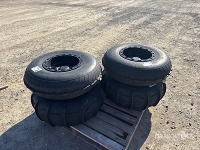 Quantity of (4) 32x10.00-15 اطارات المواصلات