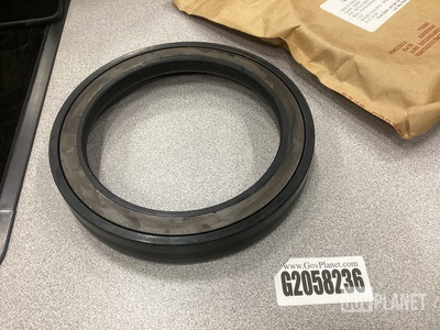 (17) HDT B370121BG0 Plain Encased Seals