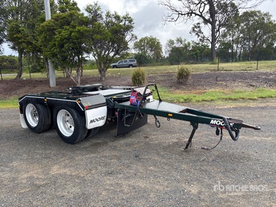 2015 Moore Bogie/A Road Train عربة صغيرة