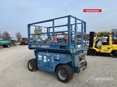 1999 Genie GS2668RT Piattaforma aerea verticale (Inoperable)