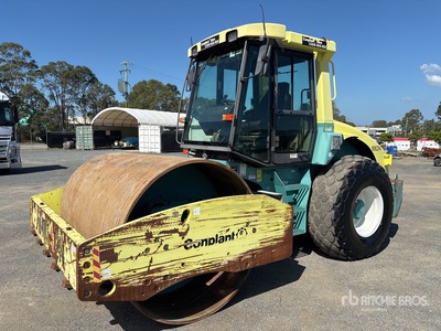 2010 Ammann ASC 130 HD Compacteur à tambour lisse