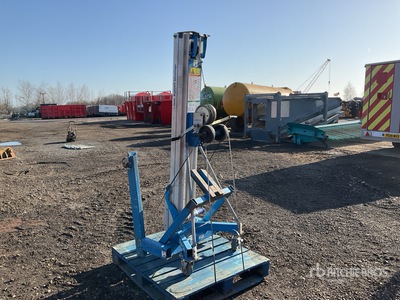 2018 Genie SLA10 Montacargas de material