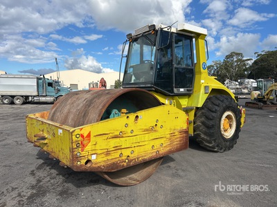 2002 Multipac VV2010D Smooth Drum Compactor