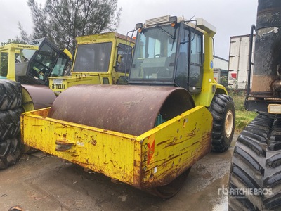 2002 Multipac VV2010D Smooth Drum Compactor