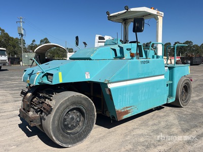 2008 Sakai TZ701 7 Wheel Pneumatic Roller