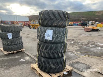 Quantity of (4) Neumáticos