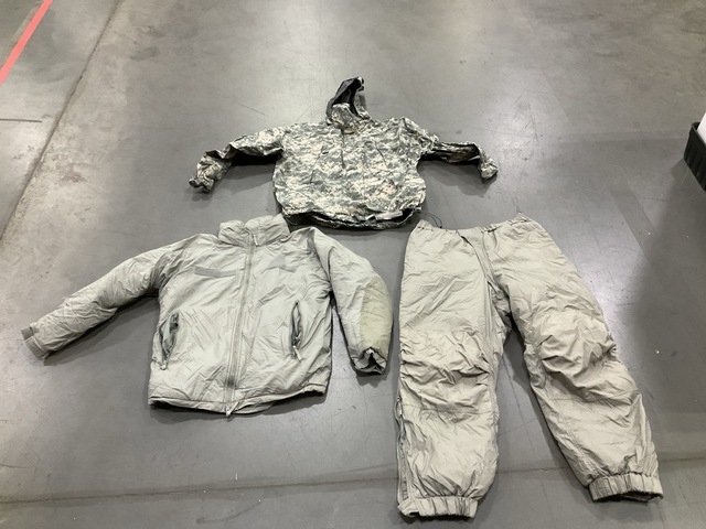 (15) Extreme Cold Weather Parkas, (13) Wet Weather Jackets & Assorted Items (15) Extreme Cold Weather Parkas, (13) Wet Weather Jackets & Assorted Items