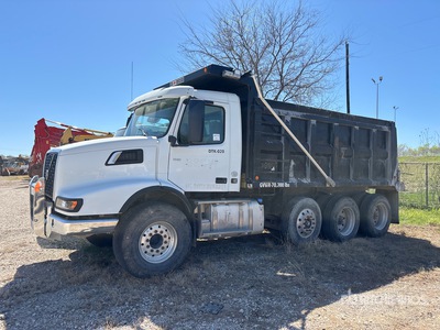 2022 Volvo VHD64B300 8x4 Tri/A Camión dumper