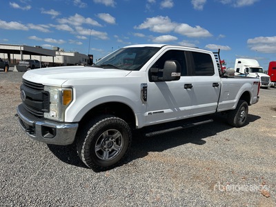 2017 Ford F-350 4x4 Crew Cab Pick Up