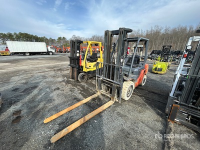 2013 Toyota 8FGU30 5620 lb Pneumatic Tire Forklift