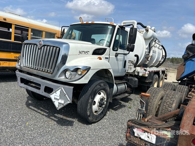 2011 Presence Systems on 2012 International WorkStar 7400 6x4 Autocarro cisterna aspirazione