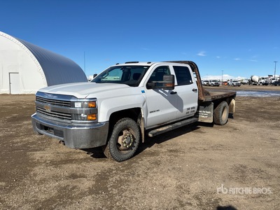2017 Chevrolet Silverado 3500HD 4x4 Crew Cab Flatbed Truck