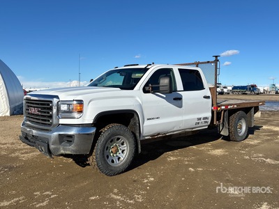 2015 GMC 3500HD 4x4 Crew Cab Camion à Plateau