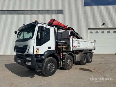 Fassi F175A.0.23 7680 kg on 2016 Iveco Trakker 450 e6 8x4 Camion Benne Avec Grue Dump Truck with Crane