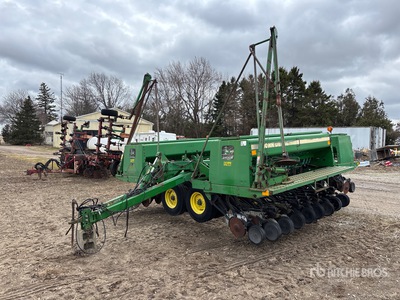 John Deere 455 30 ft Seed Drill
