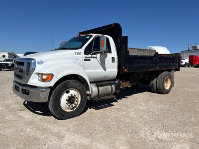 2013 Ford F-750 XL 4x2 شاحنة قلابة /محور واحد