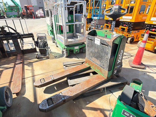 2023 Yale MPB045VGN24T2646 4510 lb Pallet Jack (Inoperable)