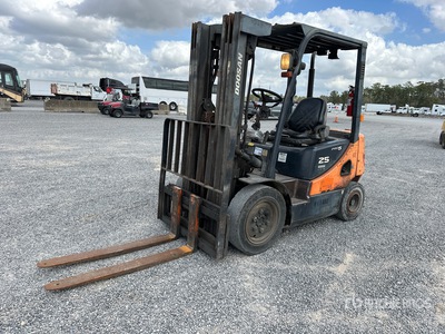 2011 Doosan D25 S-5 4600 lb Pneumatic Tire Wózek widłowy