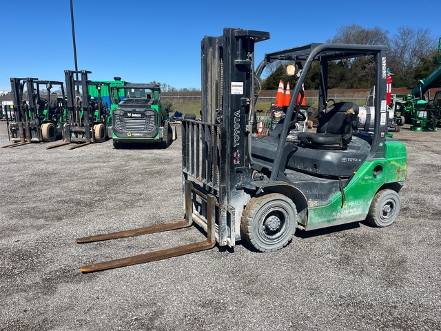 2016 Toyota 8FGU25 3750 lb Pneumatic Tire Forklift