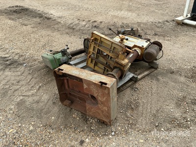 Quantity of (2) Drill Presses ハンドツール