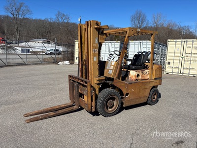 TCM FG30N6 4000 lb Cushion Tire Carretilla Elevadora