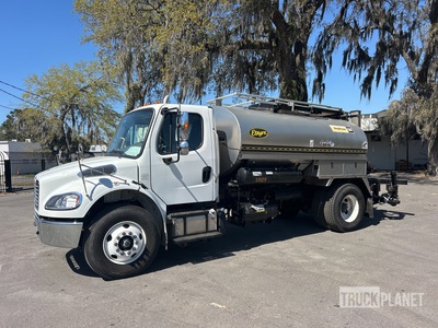 2023 Etnyre CT1040 2000 gal on 2023 Freightliner 4x2 Camion épandeur d'asphalte