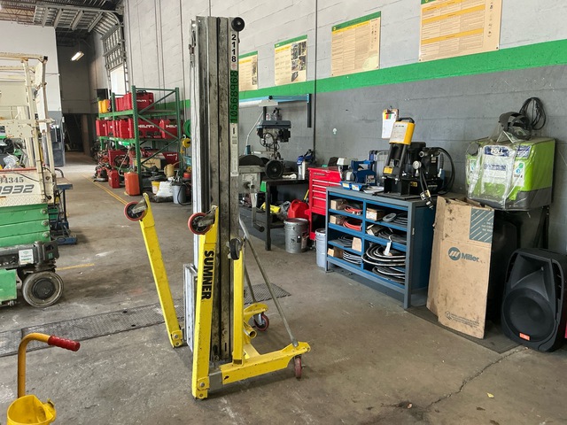 2023 Sumner 2118 Material Hoist