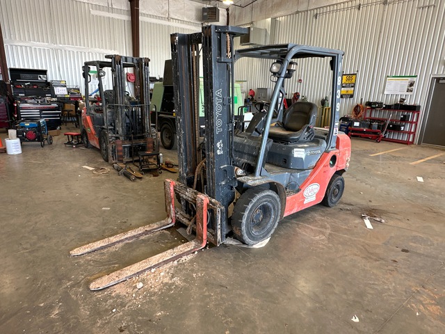 2018 Toyota 8FDU25 4500 lb Forklift (Inoperable) 2018 Toyota 8FDU25 4500 lb Forklift (Inoperable)