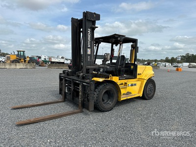 Hyundai 80D--7E 17640 lb Pneumatic Tire Montacargas