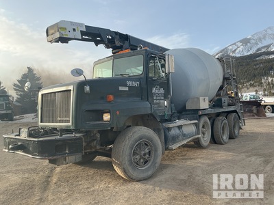 1999 International 5000 8x4 Camion mélangeur