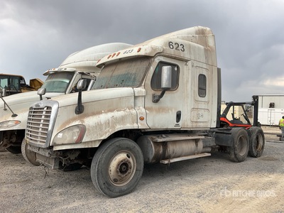 2012 Freightliner Cascadia 6x4 Tractocamion con Dormitorio (INOPERABLE) / Cabina con cuccetta per trattore stradale (Inoperable)
