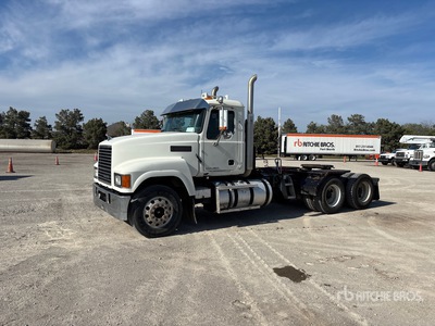 2015 Mack CHU613 6x4 Ciągnik siodłowy T/A z kabiną dzienną