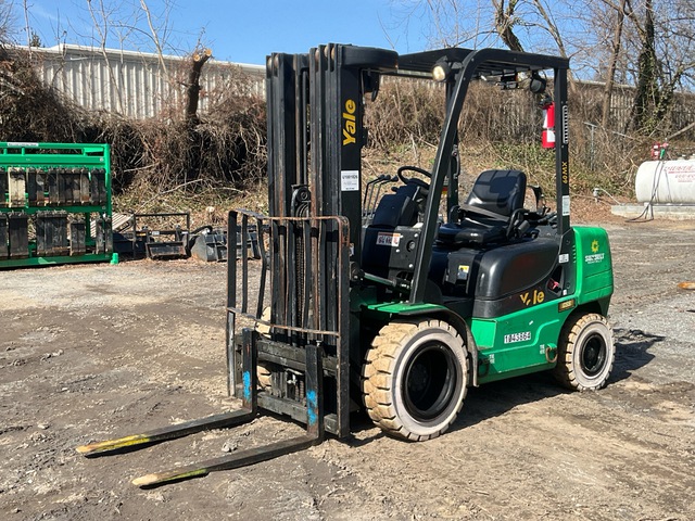 2017 Yale GTP060MXNEAQ086 4350 lb Pneumatic Tire Forklift
