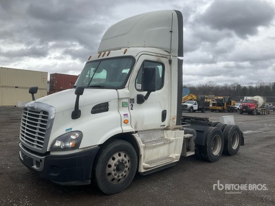2016 Freightliner Cascadia 113 6x4 T/A Day Cab Truck Tractor