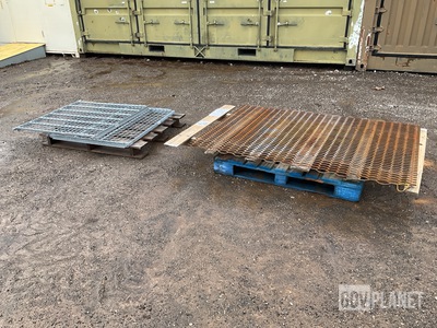 Lot of Assorted Metal Grating/Racks