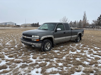 2000 Chevrolet Silverado 2500 LS 4x4 Extended Cab Pickup
