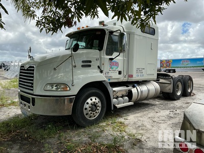 2013 Mack CXU613 T/A Sleeper Truck Tractor