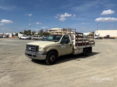 2006 Ford F-350 XL 4x2 Flatbed Truck