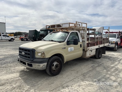 2006 Ford F-350 4x2 Flatbed Truck