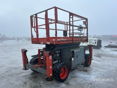 2018 Skyjack SJ6832 RT 4x4 Dual Fuel Elevador de tijera